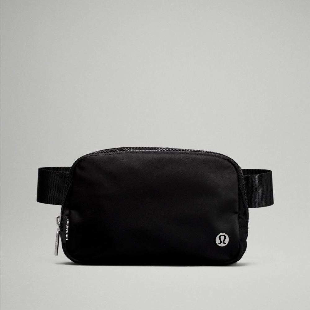 Lululemon Everywhere Belt Bag 1L in Black
